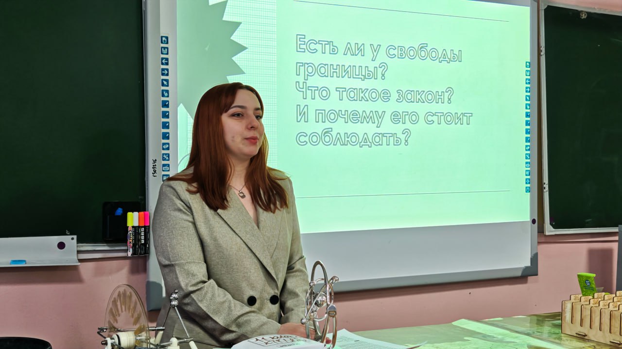 Сотрудник следственного управления СК России по Сахалинской области совместно с ветеранами следствия и представителями регионального сахалинского отделения молодежного союза "Юный следователь" провели для воспитанников... Сотрудник следственного управления СК России по Сахалинской области совместно с ветеранами следствия и представителями регионального сахалинского отделения молодежного союза "Юный следователь" провели для воспитанников...