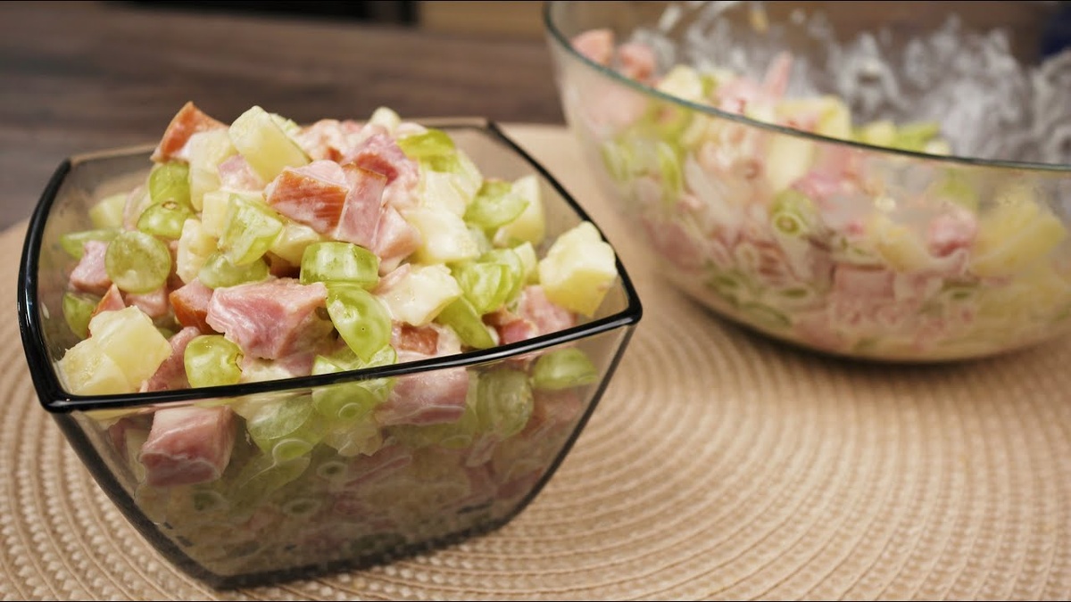 Салаты с копченой курицей: 10 неожиданных сочетаний, которые перевернут представление о перекусе