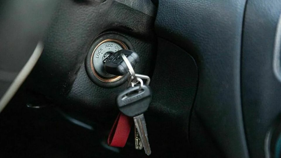 В Холмске полицейские возбудили уголовное дело по факту неправомерного завладения автомобилем