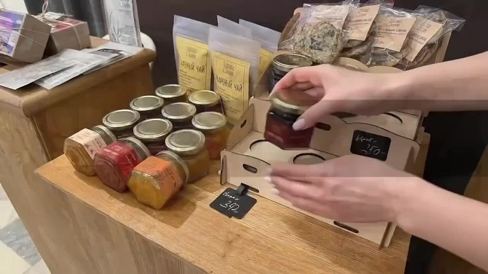 Литературная дуэль, дефиле и лекция о стиле: сахалинцев приглашают на вечер «Поющий музей»