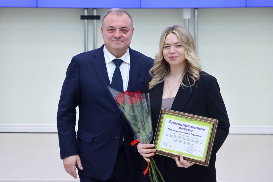 Молодым активистам на Сахалине вручили федеральные и областные награды