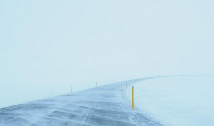 Из-за непогоды в Сахалинской области ограничили движение транспорта