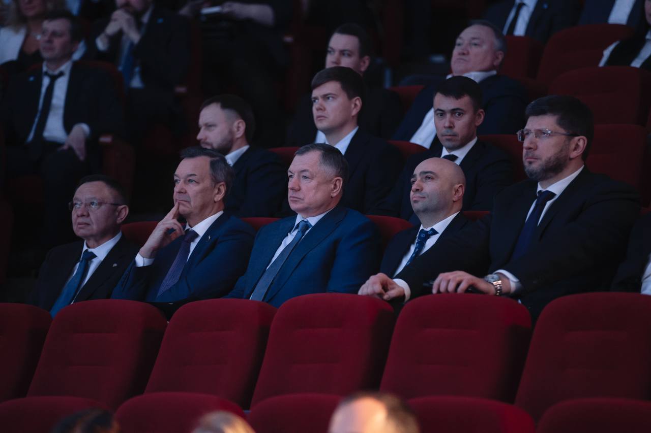 Марат Хуснуллин: Принял участие в празднике «Единого заказчика в сфере строительства» Марат Хуснуллин: Принял участие в празднике «Единого заказчика в сфере строительства»