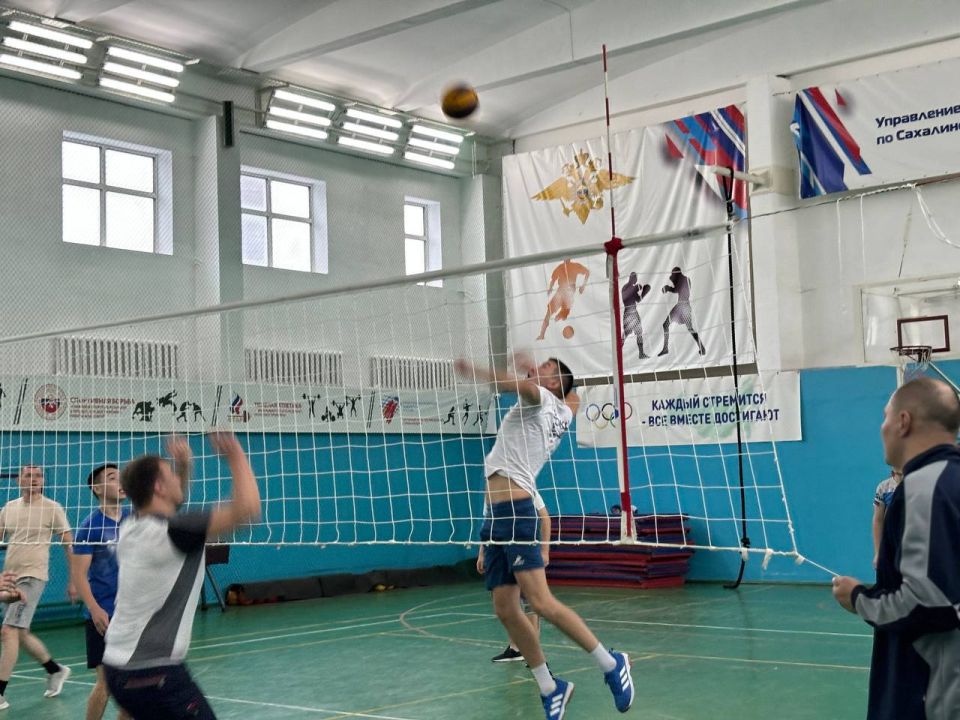 В УМВД России по Сахалинской области определили победителей первенства по волейболу