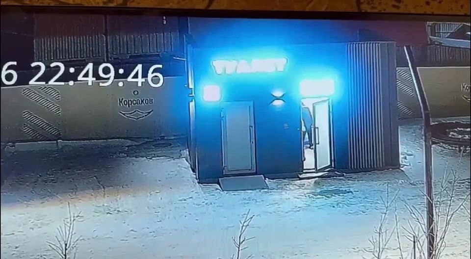 В Корсакове полицейские установили личности подростков, повредивших муниципальное имущество