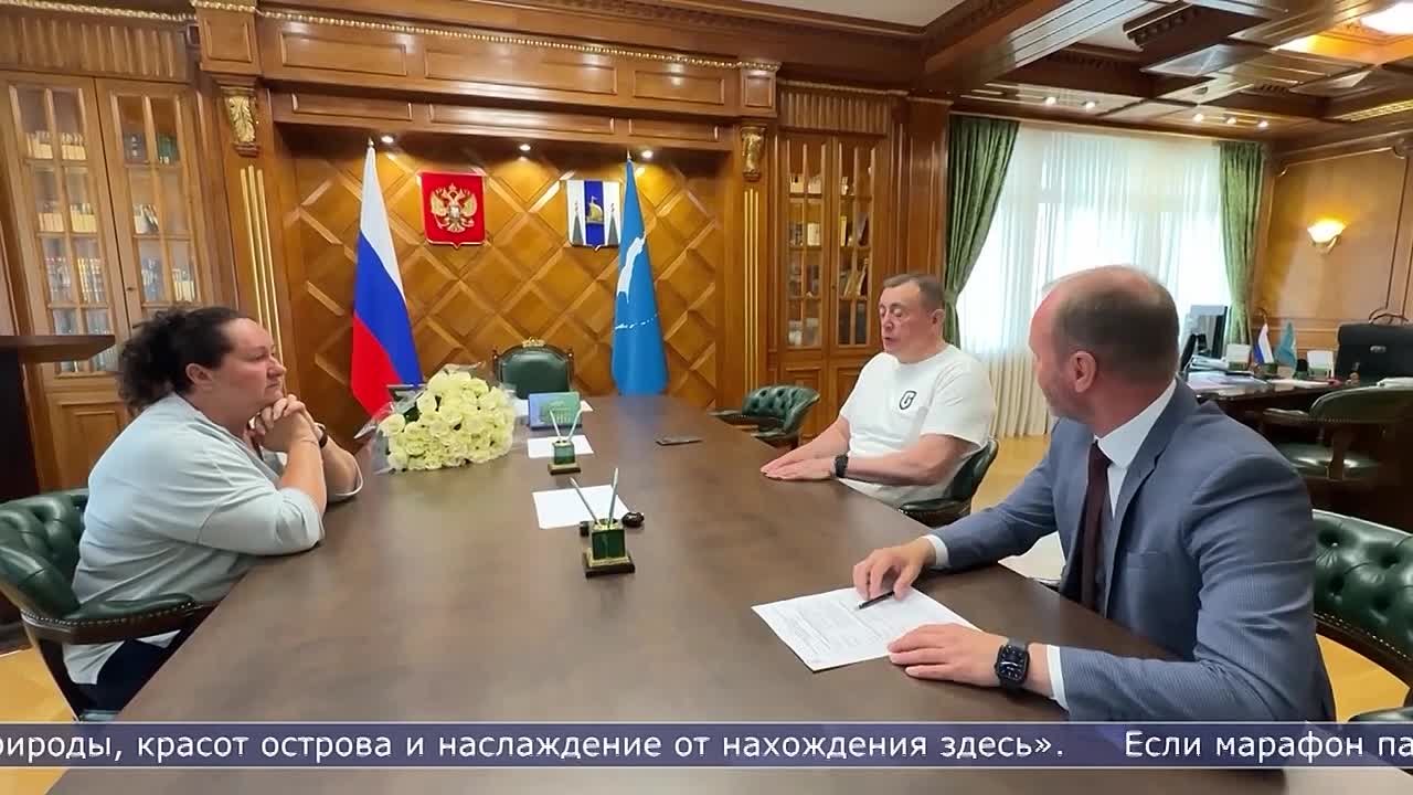 В аэровокзале Южно-Сахалинска встретили именитых российских спортсменов, участников национальных стартов по лыжным гонкам