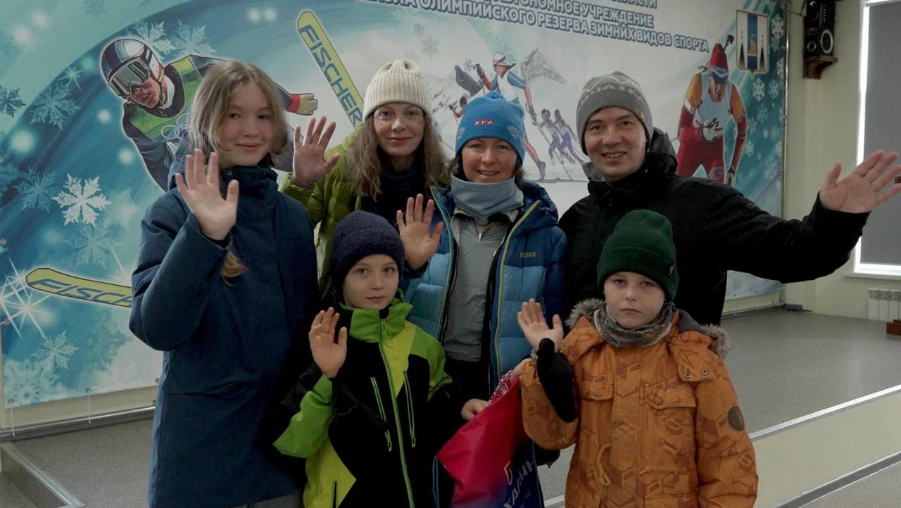 Участники XXVII Международного сахалинского лыжного марафона получают стартовые пакеты Участники XXVII Международного сахалинского лыжного марафона получают стартовые пакеты