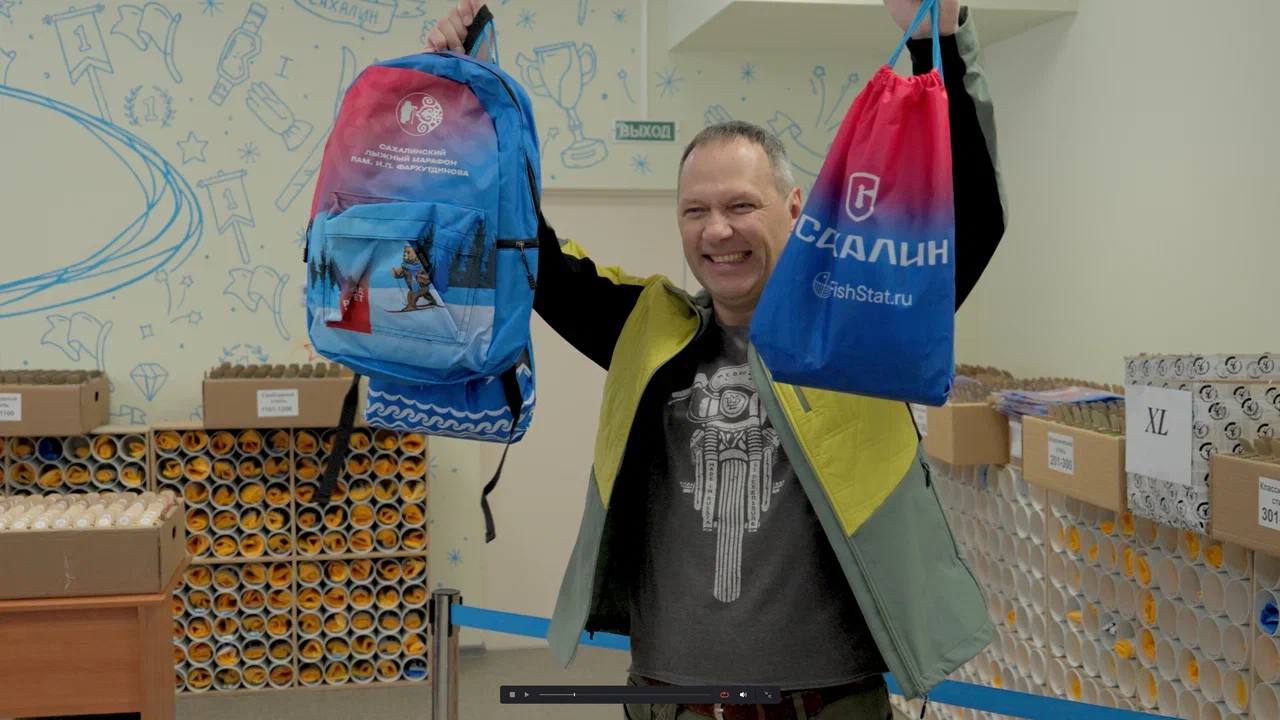 Участники XXVII Международного сахалинского лыжного марафона получают стартовые пакеты Участники XXVII Международного сахалинского лыжного марафона получают стартовые пакеты