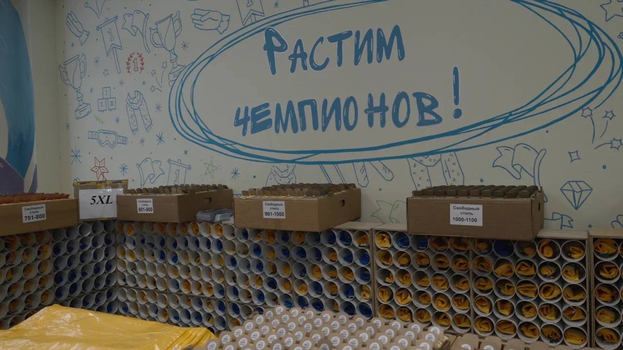 Участники XXVII Международного сахалинского лыжного марафона получают стартовые пакеты Участники XXVII Международного сахалинского лыжного марафона получают стартовые пакеты