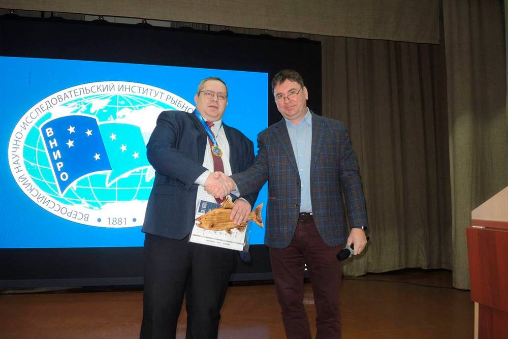 Максим Козлов встретился с жителями Корсакова и поздравил сотрудников СахНИРО