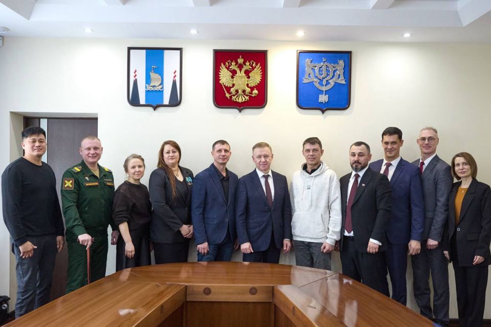 Сергей Надсадин: Вместе с коллегами в преддверии Дня защитника Отечества встретились с ветеранами специальной военной операции и волонтёрами, которые оказывают поддержку фронту