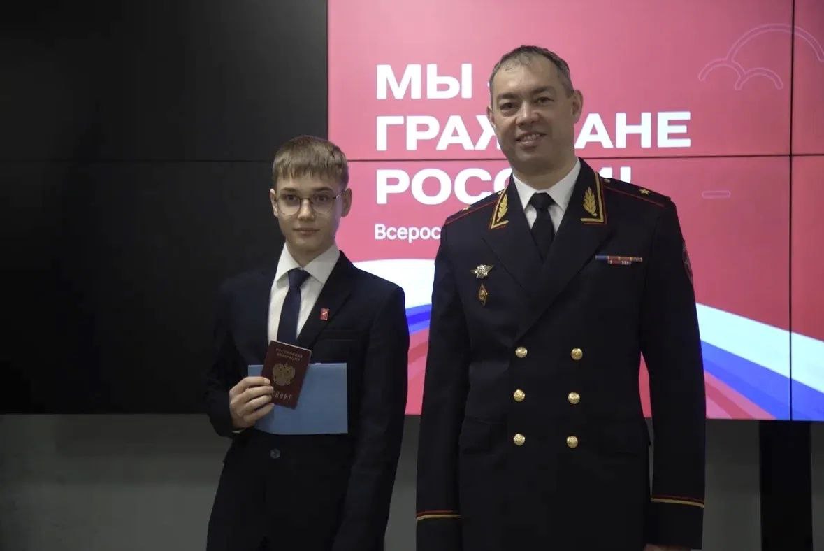 В преддверии Дня защитника Отечества в Южно-Сахалинске прошла торжественная церемония вручения паспортов юным сахалинцам В преддверии Дня защитника Отечества в Южно-Сахалинске прошла торжественная церемония вручения паспортов юным сахалинцам