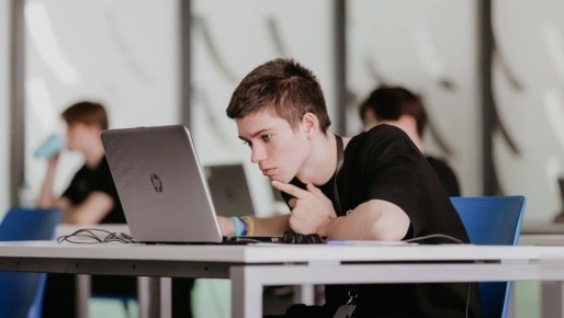 СахГУ научит будущих педагогов работать с искусственным интеллектом