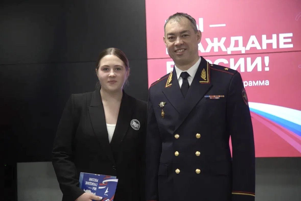 В преддверии Дня защитника Отечества в Южно-Сахалинске прошла торжественная церемония вручения паспортов юным сахалинцам В преддверии Дня защитника Отечества в Южно-Сахалинске прошла торжественная церемония вручения паспортов юным сахалинцам