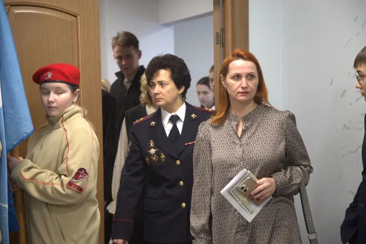 В преддверии Дня защитника Отечества в Южно-Сахалинске прошла торжественная церемония вручения паспортов юным сахалинцам В преддверии Дня защитника Отечества в Южно-Сахалинске прошла торжественная церемония вручения паспортов юным сахалинцам