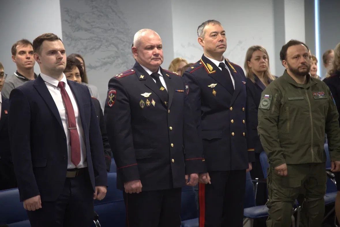 В преддверии Дня защитника Отечества в Южно-Сахалинске прошла торжественная церемония вручения паспортов юным сахалинцам В преддверии Дня защитника Отечества в Южно-Сахалинске прошла торжественная церемония вручения паспортов юным сахалинцам