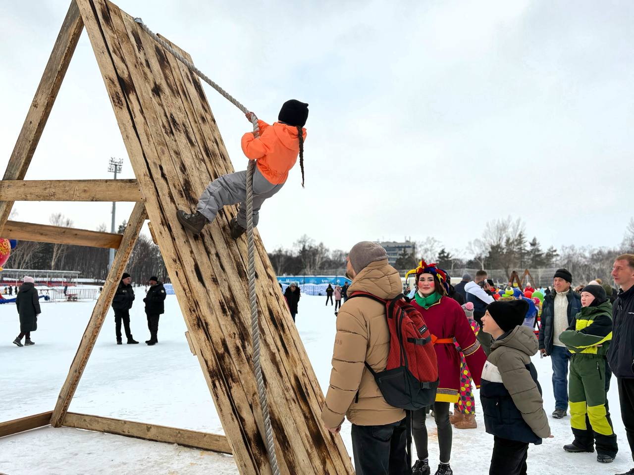 С МАСЛЕНИЦЕЙ!. Сотрудники полиции обеспечили охрану общественного порядка во время праздничных мероприятий в городском парке культуры и отдыха им. Ю.А. Гагарина. Благодаря их профессионализму и внимательности праздник прошёл... С МАСЛЕНИЦЕЙ!. Сотрудники полиции обеспечили охрану общественного порядка во время праздничных мероприятий в городском парке культуры и отдыха им. Ю.А. Гагарина. Благодаря их профессионализму и внимательности праздник прошёл...