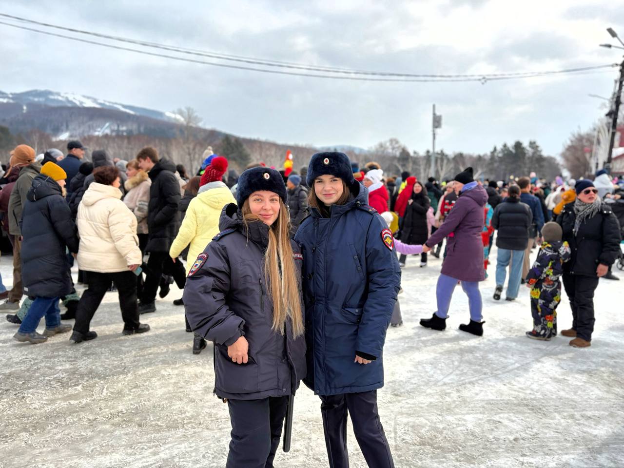 С МАСЛЕНИЦЕЙ!. Сотрудники полиции обеспечили охрану общественного порядка во время праздничных мероприятий в городском парке культуры и отдыха им. Ю.А. Гагарина. Благодаря их профессионализму и внимательности праздник прошёл... С МАСЛЕНИЦЕЙ!. Сотрудники полиции обеспечили охрану общественного порядка во время праздничных мероприятий в городском парке культуры и отдыха им. Ю.А. Гагарина. Благодаря их профессионализму и внимательности праздник прошёл...