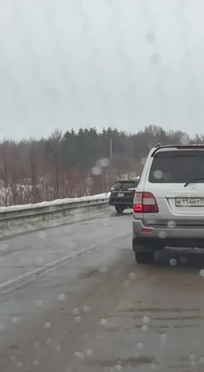 Путники пишут "Вестям":. "В преддверии Дня защитника Отечества на Сахалине массово отмечают незапланированный День жестянщика