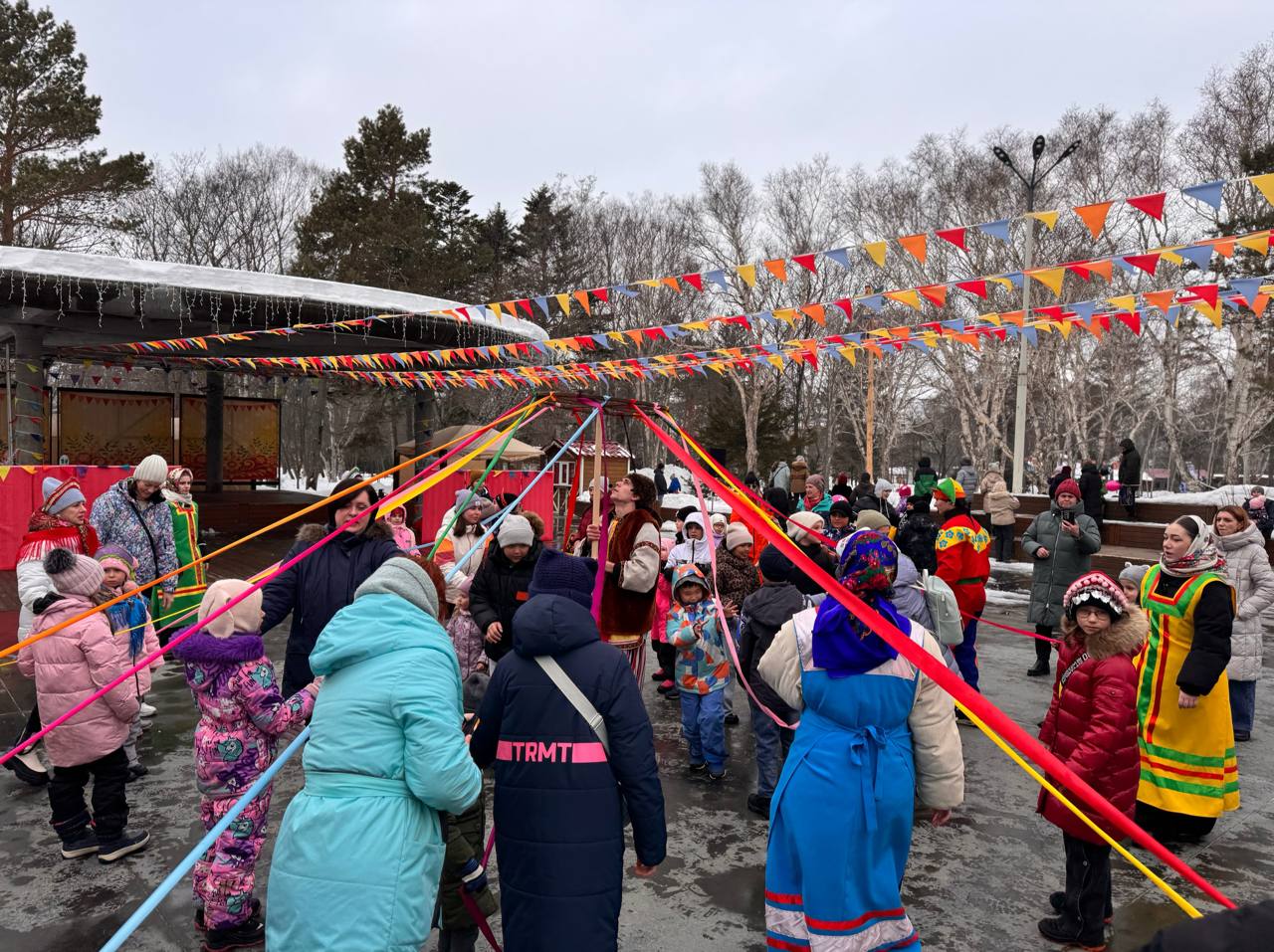 Южно-Сахалинск отмечает Масленицу! Южно-Сахалинск отмечает Масленицу!