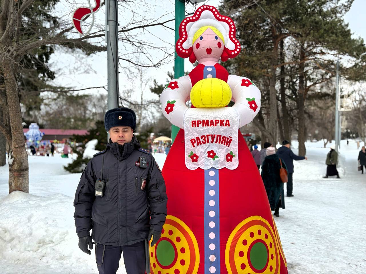 С МАСЛЕНИЦЕЙ!. Сотрудники полиции обеспечили охрану общественного порядка во время праздничных мероприятий в городском парке культуры и отдыха им. Ю.А. Гагарина. Благодаря их профессионализму и внимательности праздник прошёл...
