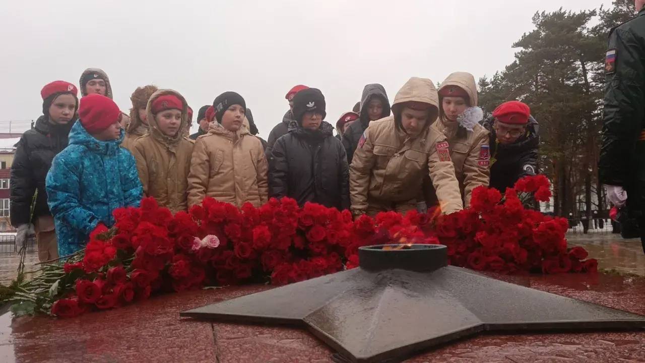 Начальник УМВД России по Сахалинской области полковник полиции Владимир Арбузов и личный состав сахалинской полиции приняли участие в торжественном митинге, посвященном Дню защитника Отечества Начальник УМВД России по Сахалинской области полковник полиции Владимир Арбузов и личный состав сахалинской полиции приняли участие в торжественном митинге, посвященном Дню защитника Отечества