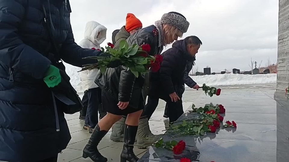 Члены Общественного совета при УМВД России по Сахалинской области, кадеты и волонтеры почтили память защитников Отечества