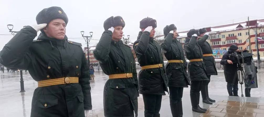 Начальник УМВД России по Сахалинской области полковник полиции Владимир Арбузов и личный состав сахалинской полиции приняли участие в торжественном митинге, посвященном Дню защитника Отечества Начальник УМВД России по Сахалинской области полковник полиции Владимир Арбузов и личный состав сахалинской полиции приняли участие в торжественном митинге, посвященном Дню защитника Отечества