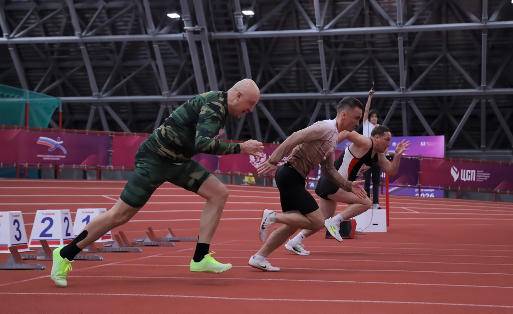 Сахалинские ветераны легкой атлетики впервые выступили в манеже Сахалинские ветераны легкой атлетики впервые выступили в манеже