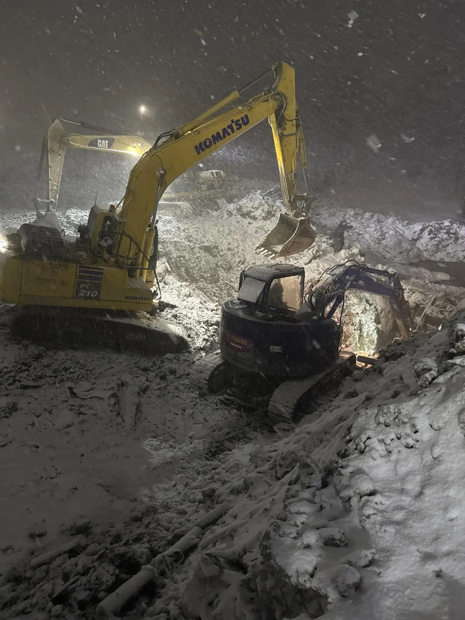 Мэр Александр Тугарев лично контролирует ремонт водопровода в Долинском районе Мэр Александр Тугарев лично контролирует ремонт водопровода в Долинском районе