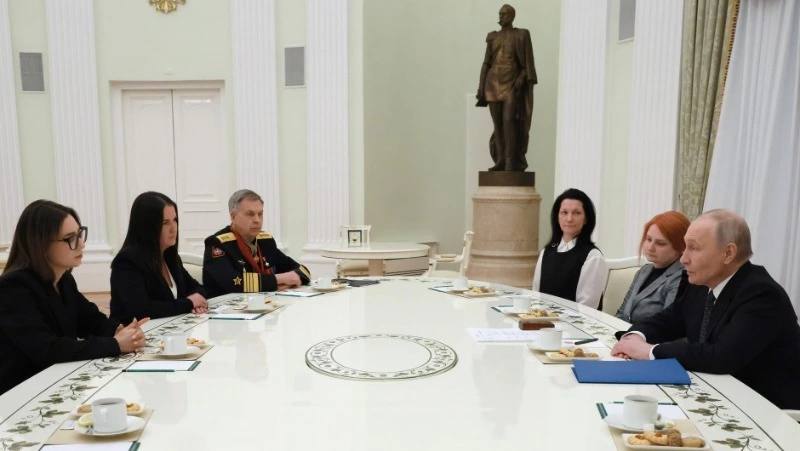 Путин: «Органы власти должны систематически заниматься вопросами поддержки семей бойцов СВО»