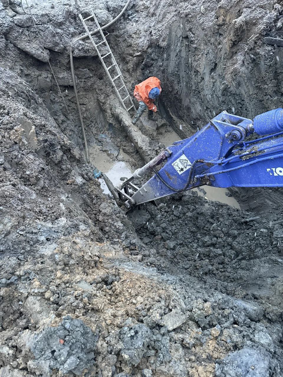 Большая коммунальная авария оставила без воды пять сёл в Долинском районе Большая коммунальная авария оставила без воды пять сёл в Долинском районе