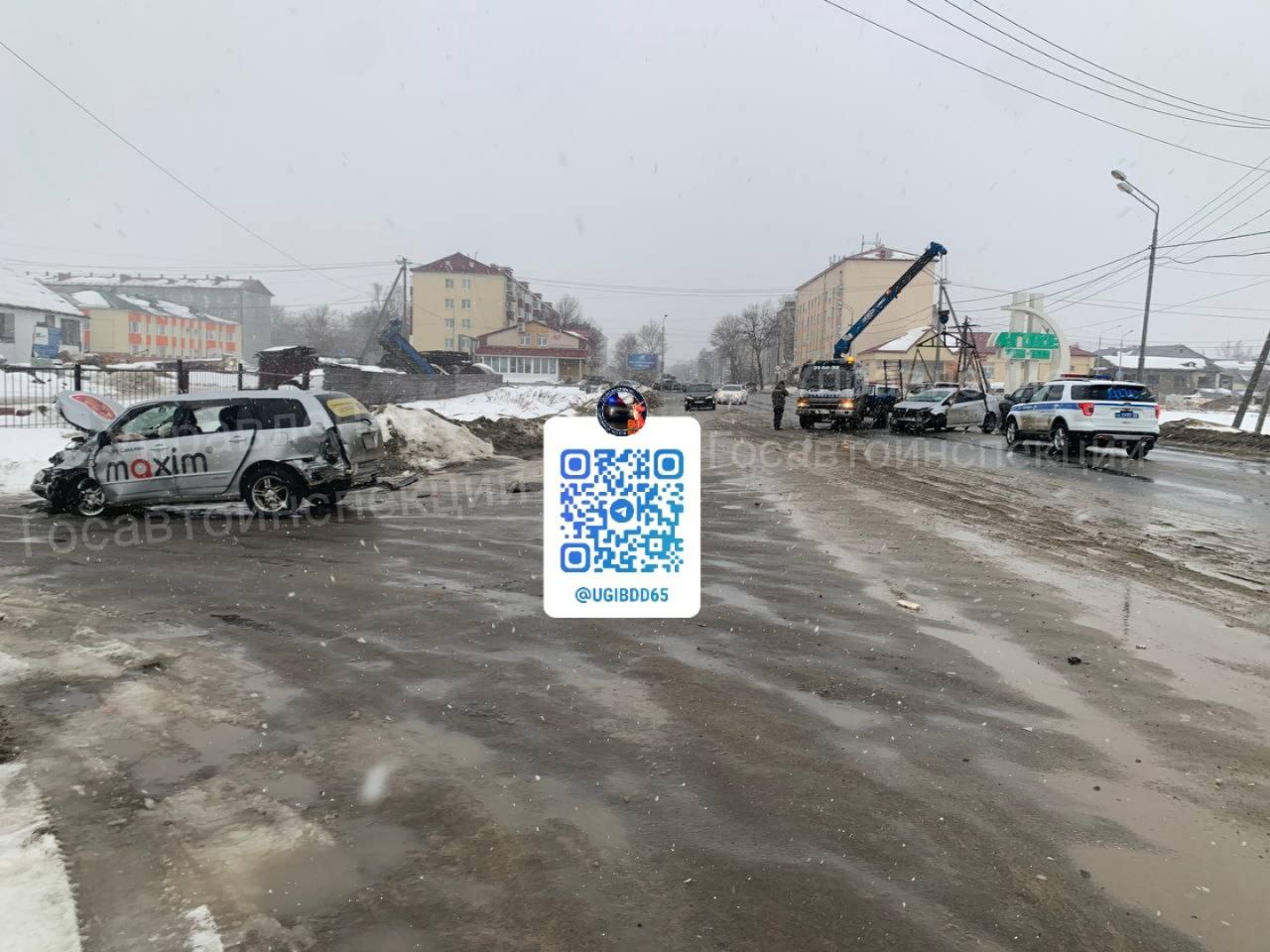 в Макаровском районе. 22 февраля 2026 года в 14 часов 30 минут на 254 км автодороги «Южно-Сахалинск-Оха» произошло дорожно-транспортное происшествие в Макаровском районе. 22 февраля 2026 года в 14 часов 30 минут на 254 км автодороги «Южно-Сахалинск-Оха» произошло дорожно-транспортное происшествие