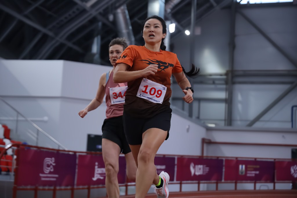 Сахалинские ветераны легкой атлетики впервые выступили в манеже Сахалинские ветераны легкой атлетики впервые выступили в манеже