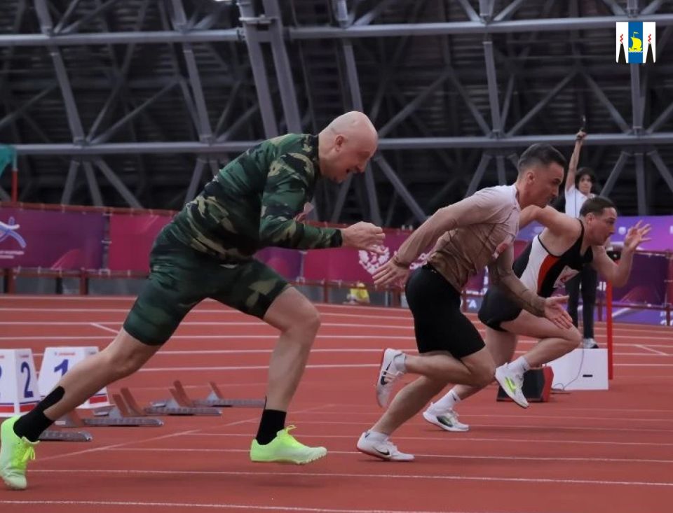 Сахалинские ветераны легкой атлетики впервые выступили в манеже