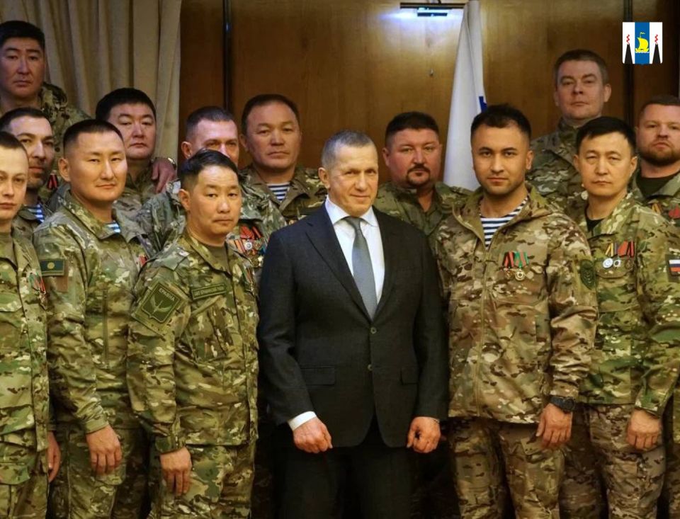 Юрий Трутнев встретился с отрядом добровольцев–госслужащих дальневосточных регионов, вернувшихся с СВО