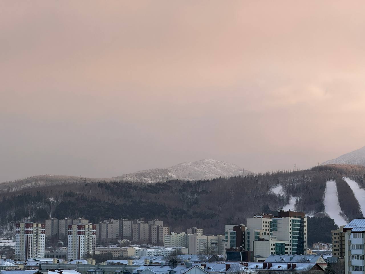 Этим утром в городе особенно ощущается приближение весны… Этим утром в городе особенно ощущается приближение весны…