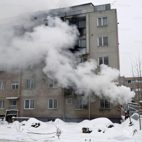 Два человека получили травмы во время пожара в Корсакове