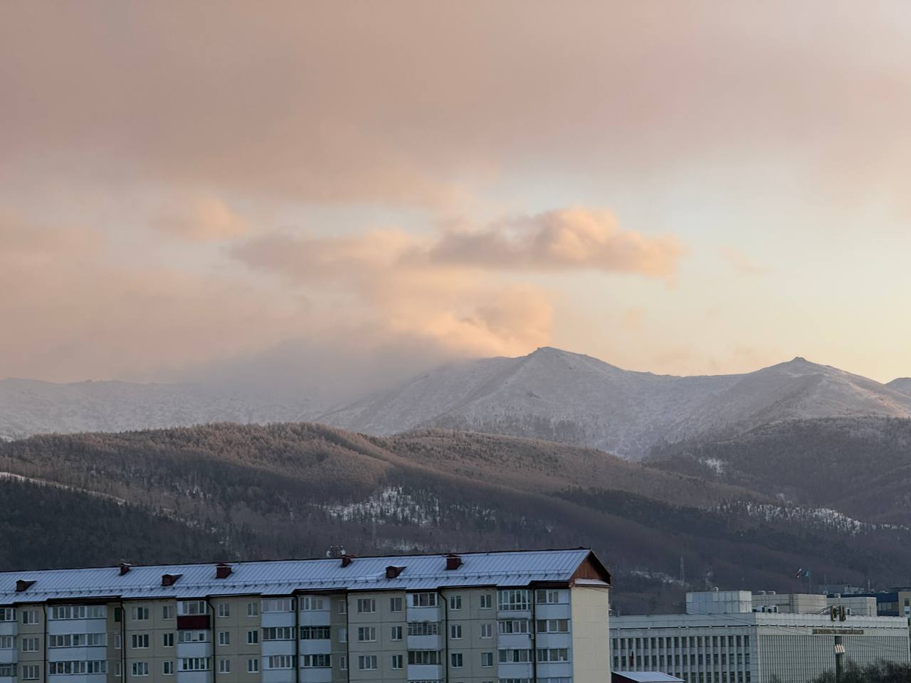 Этим утром в городе особенно ощущается приближение весны…