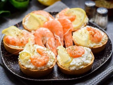 Нежные тарталетки с креветками и сливочным сыром для яркого стола