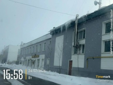 Сосульки на крышах и неопрятные фасады зданий обнаружили в Луговом, Ново-Александровске и Новой Деревне