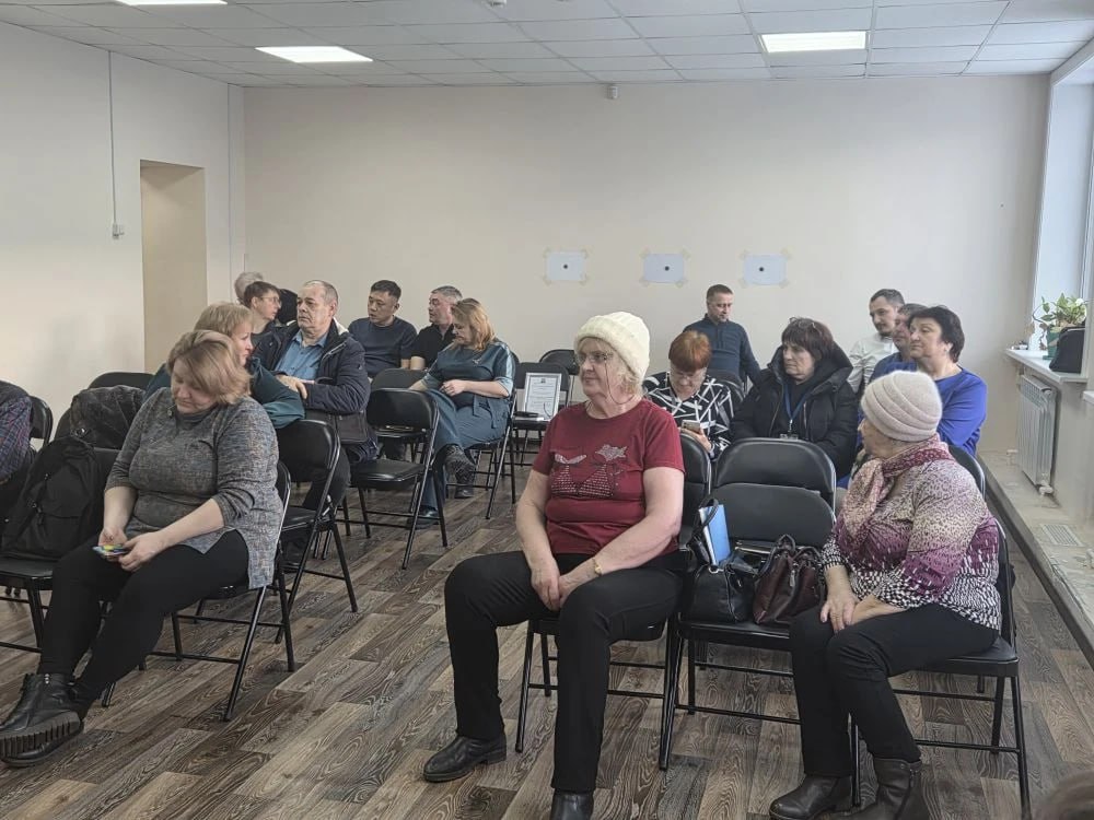 Вице-мэр Вячеслав Кожухов обсудил с жителями Лугового вопросы ЖКХ и благоустройства Вице-мэр Вячеслав Кожухов обсудил с жителями Лугового вопросы ЖКХ и благоустройства