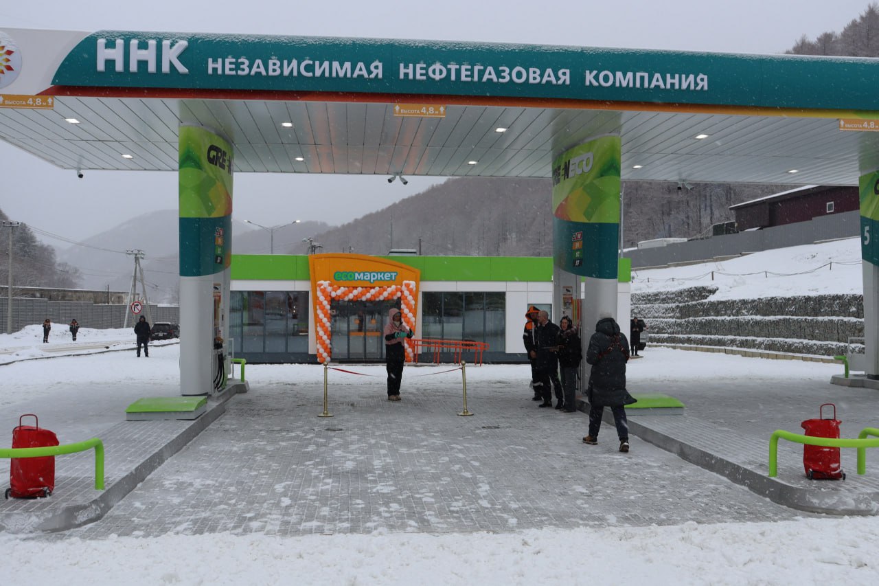 В Холмске торжественно открыта новая современная АЗС АО "ННК" В Холмске торжественно открыта новая современная АЗС АО "ННК"