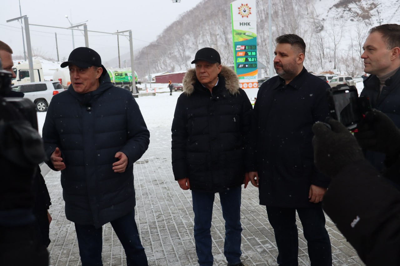 В Холмске торжественно открыта новая современная АЗС АО "ННК" В Холмске торжественно открыта новая современная АЗС АО "ННК"