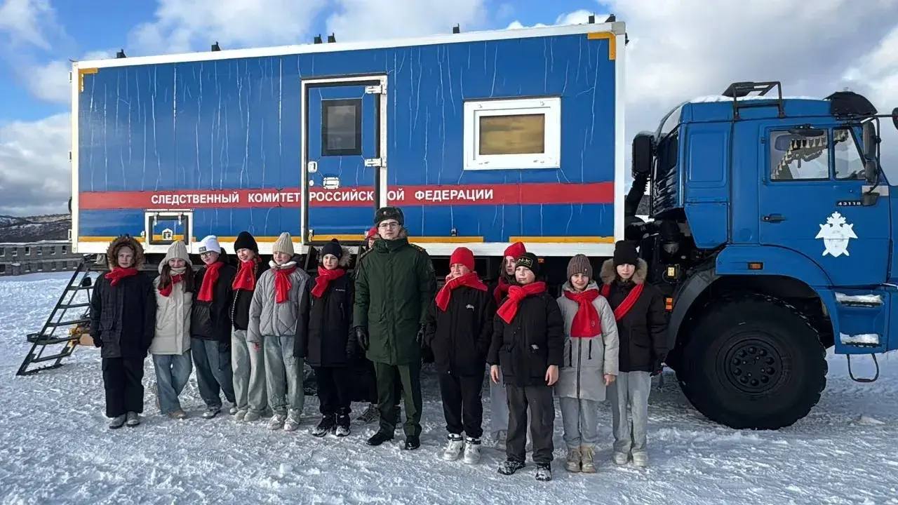 На острове Итурупе Сахалинской области сотрудники военных следственных органов провели занятие с юнармейцами