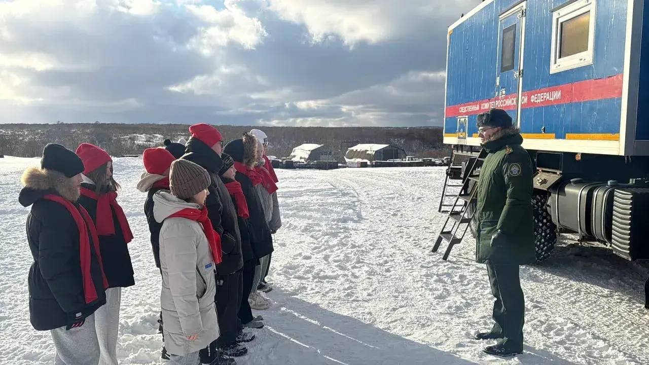 На острове Итурупе Сахалинской области сотрудники военных следственных органов провели занятие с юнармейцами На острове Итурупе Сахалинской области сотрудники военных следственных органов провели занятие с юнармейцами