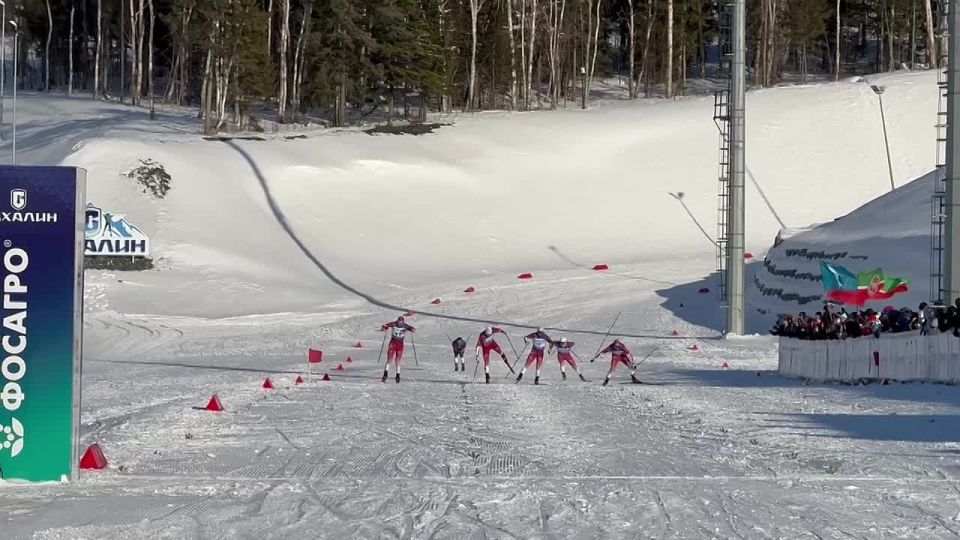 Александр Большунов забирает третье золото чемпионата России на Сахалине и в 29 раз становится чемпионом страны