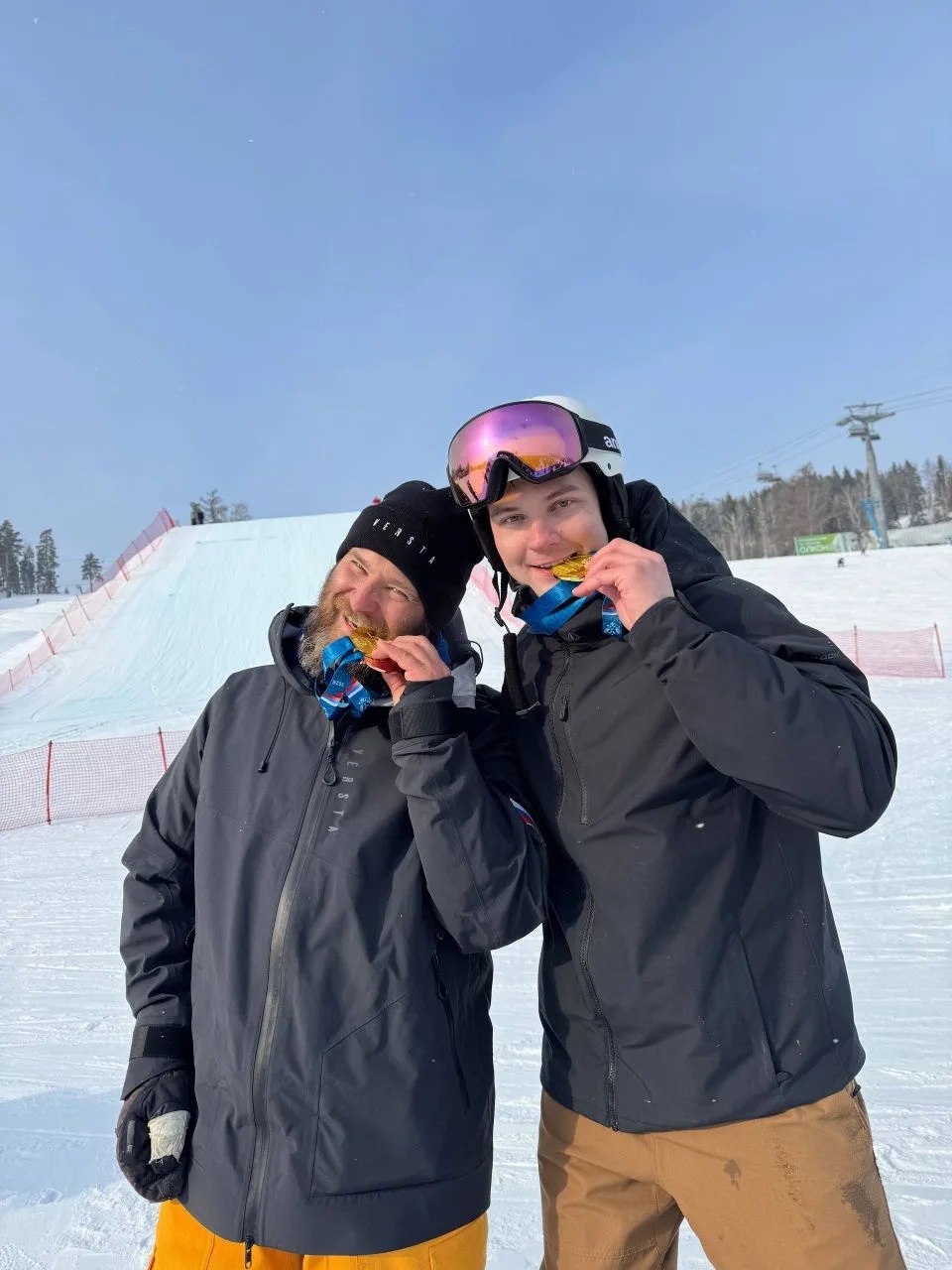 Сахалинские спортсмены взяли еще три медали чемпионата России по адаптивному сноуборду Сахалинские спортсмены взяли еще три медали чемпионата России по адаптивному сноуборду