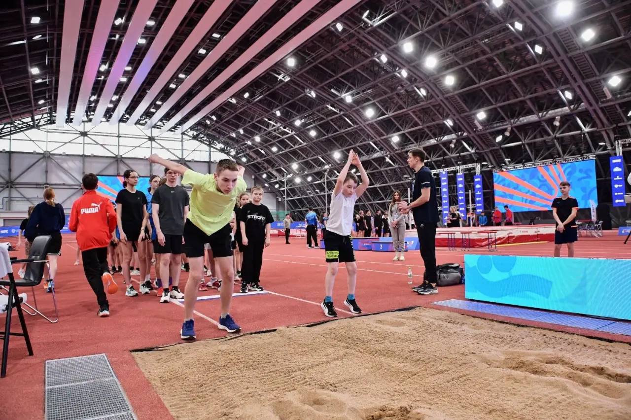 Сильнейший многоборец России Степан Кекин провел мастер-класс для юных сахалинцев Сильнейший многоборец России Степан Кекин провел мастер-класс для юных сахалинцев