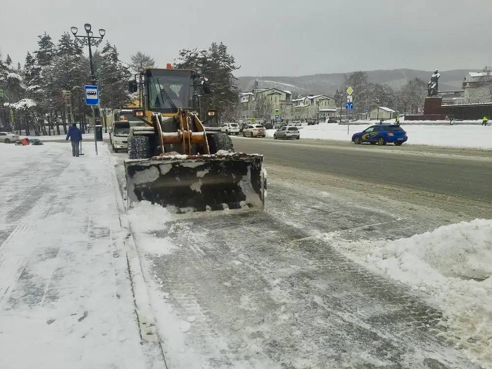 Сергей Надсадин: Для наших дорожных служб продолжаются снежные рабочие будни Сергей Надсадин: Для наших дорожных служб продолжаются снежные рабочие будни